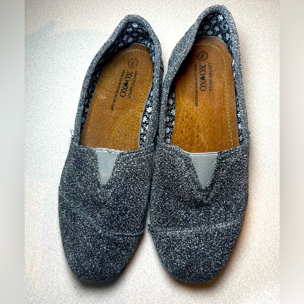 Silver Mettalic Glitter XOXO Flat Shoes